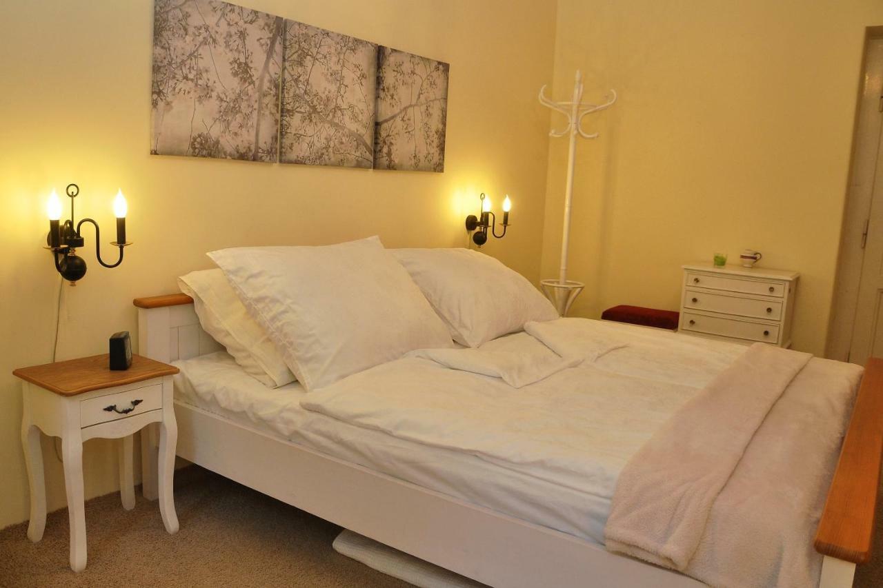 Atmospheric Quiet Apartment ปราก ภายนอก รูปภาพ
